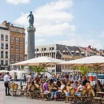 Spacious House 11 Bedrooms 8 Bathrooms 22 People. 3* Roubaix
