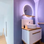 Spacious House 11 Bedrooms 8 Bathrooms 22 People. 3*