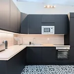 Spacious House 11 Bedrooms 8 Bathrooms 22 People. Maison d'hôtes
