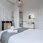 Spacious House 11 Bedrooms 8 Bathrooms 22 People. Maison d'hôtes Roubaix
