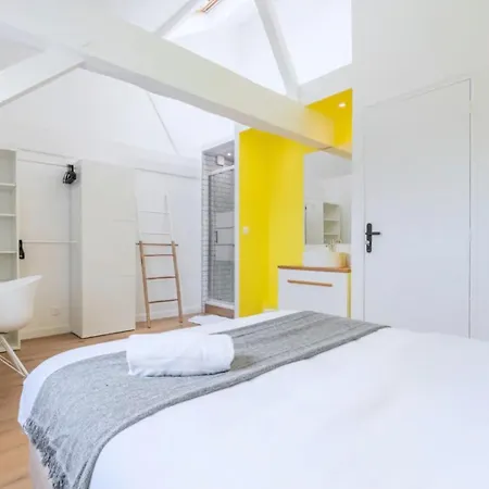 Spacious House 11 Bedrooms 8 Bathrooms 22 People. *
