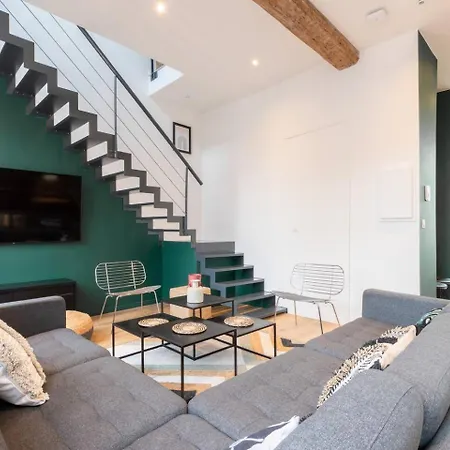 Spacious House 11 Bedrooms 8 Bathrooms 22 People. Roubaix