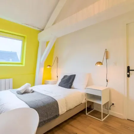 Spacious House 11 Bedrooms 8 Bathrooms 22 People. *