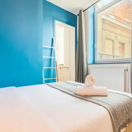 Guest house Spacious House 11 Bedrooms 8 Bathrooms 22 People. *