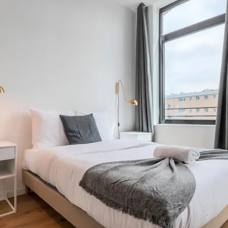 Spacious House 11 Bedrooms 8 Bathrooms 22 People. 3*