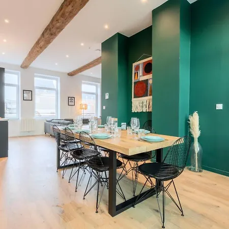 Spacious House 11 Bedrooms 8 Bathrooms 22 People. Roubaix