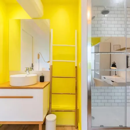 Spacious House 11 Bedrooms 8 Bathrooms 22 People. 3* Roubaix