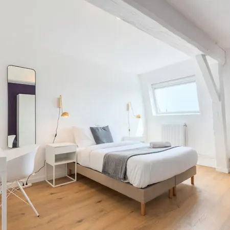 Maison d'hôtes Spacious House 11 Bedrooms 8 Bathrooms 22 People. 3*