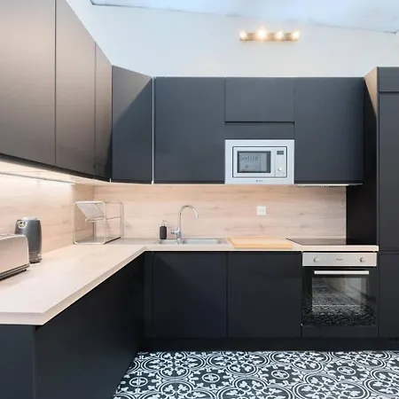 Spacious House 11 Bedrooms 8 Bathrooms 22 People. Maison d'hôtes