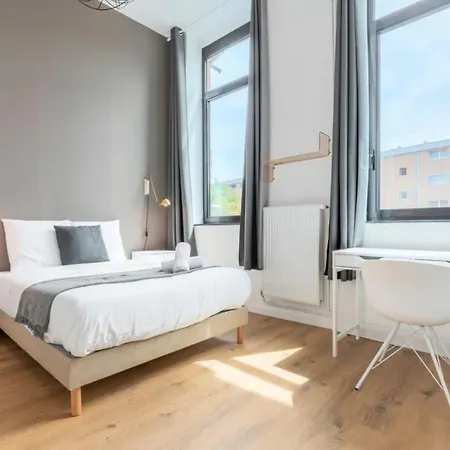 Guest house Spacious House 11 Bedrooms 8 Bathrooms 22 People. *