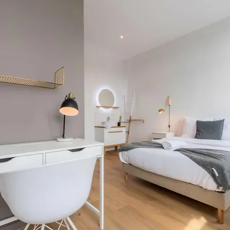 Spacious House 11 Bedrooms 8 Bathrooms 22 People.