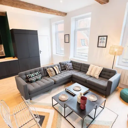 Spacious House 11 Bedrooms 8 Bathrooms 22 People.