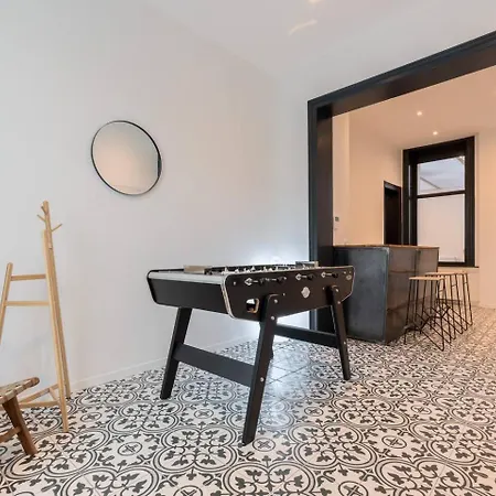 Spacious House 11 Bedrooms 8 Bathrooms 22 People.