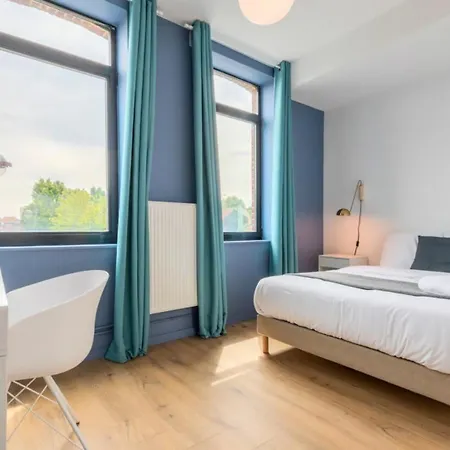 Maison d'hôtes Spacious House 11 Bedrooms 8 Bathrooms 22 People. Roubaix