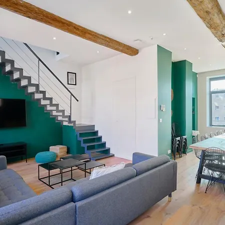 Spacious House 11 Bedrooms 8 Bathrooms 22 People. 3* Roubaix