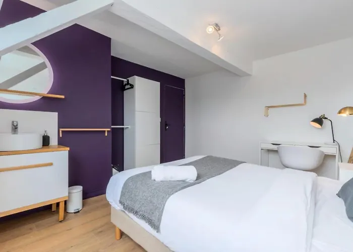 Maison d'hôtes Spacious House 11 Bedrooms 8 Bathrooms 22 People. 3*