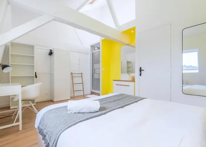 Spacious House 11 Bedrooms 8 Bathrooms 22 People. 3*