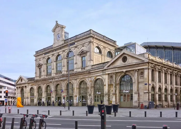 Spacious House 11 Bedrooms 8 Bathrooms 22 People.