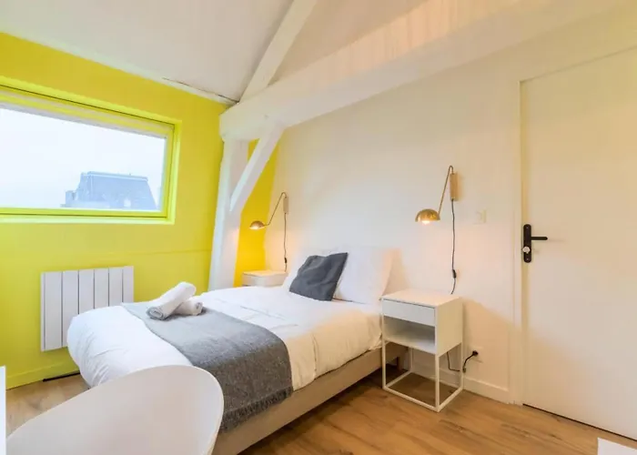 Spacious House 11 Bedrooms 8 Bathrooms 22 People. 3*