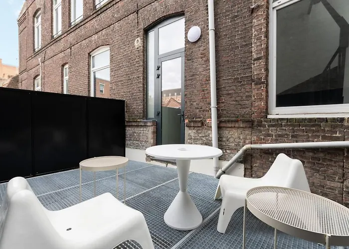 Spacious House 11 Bedrooms 8 Bathrooms 22 People. Maison d'hôtes 3*