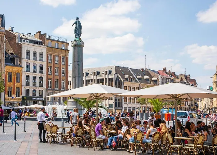 Spacious House 11 Bedrooms 8 Bathrooms 22 People. 3* Roubaix