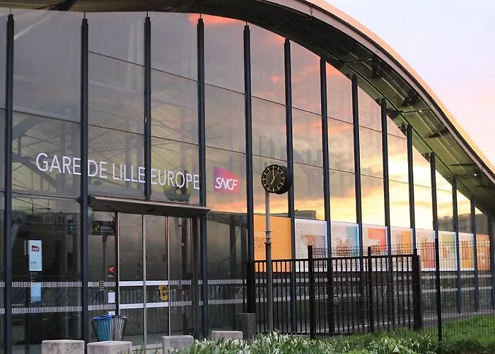 Maison d'hôtes Spacious House 11 Bedrooms 8 Bathrooms 22 People. 3*