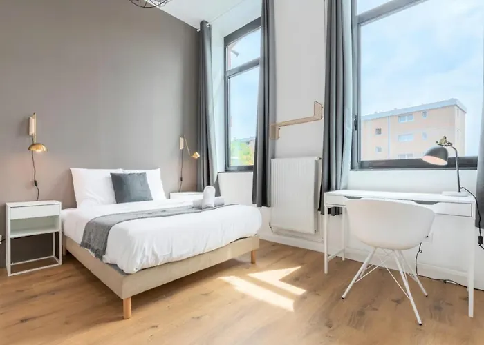 Maison d'hôtes Spacious House 11 Bedrooms 8 Bathrooms 22 People. 3*