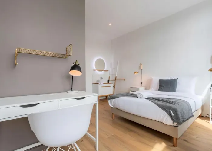 Spacious House 11 Bedrooms 8 Bathrooms 22 People.