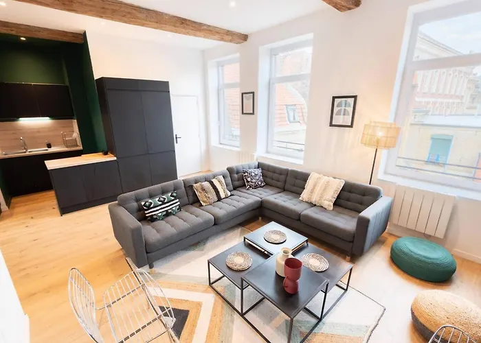 Spacious House 11 Bedrooms 8 Bathrooms 22 People.